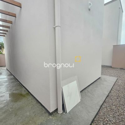 Casa com 109m², 3 quartos (sendo 1 suíte), 2 garagens, no bairro Rio Caveiras em Biguaçu