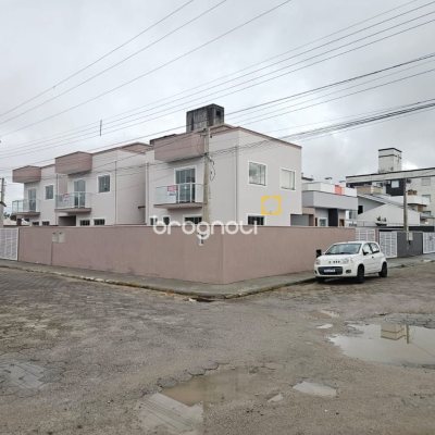 Casa com 89m², 3 quartos (sendo 1 suíte), 2 garagens, no bairro Rio Caveiras em Biguaçu