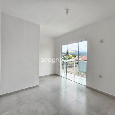Casa com 89m², 3 quartos (sendo 1 suíte), 2 garagens, no bairro Rio Caveiras em Biguaçu