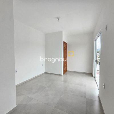 Casa com 89m², 3 quartos (sendo 1 suíte), 2 garagens, no bairro Rio Caveiras em Biguaçu