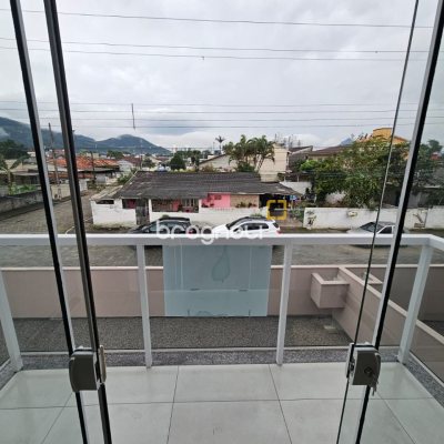 Casa com 89m², 3 quartos (sendo 1 suíte), 2 garagens, no bairro Rio Caveiras em Biguaçu