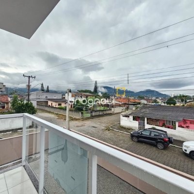 Casa com 89m², 3 quartos (sendo 1 suíte), 2 garagens, no bairro Rio Caveiras em Biguaçu