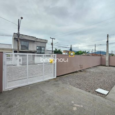 Casa com 89m², 3 quartos (sendo 1 suíte), 2 garagens, no bairro Rio Caveiras em Biguaçu