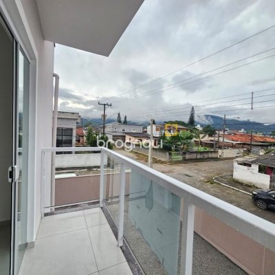 Casa com 89m², 3 quartos (sendo 1 suíte), 2 garagens, no bairro Rio Caveiras em Biguaçu