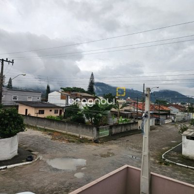 Casa com 89m², 3 quartos (sendo 1 suíte), 2 garagens, no bairro Rio Caveiras em Biguaçu
