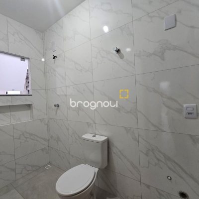 Casa com 89m², 3 quartos (sendo 1 suíte), 2 garagens, no bairro Rio Caveiras em Biguaçu