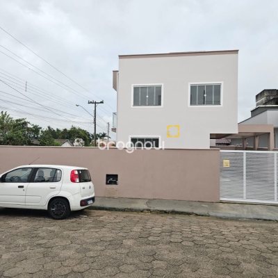 Casa com 89m², 3 quartos (sendo 1 suíte), 2 garagens, no bairro Rio Caveiras em Biguaçu