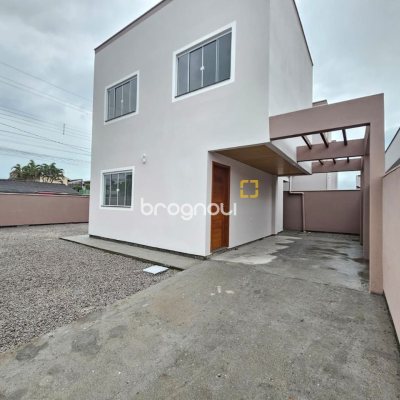 Casa com 89m², 3 quartos (sendo 1 suíte), 2 garagens, no bairro Rio Caveiras em Biguaçu
