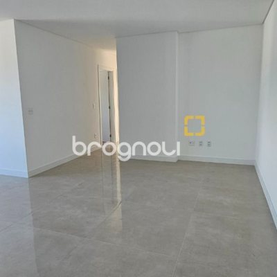 Apartamento com 113m², 3 quartos (sendo 3 suítes), 2 garagens, no bairro Kobrasol em São José