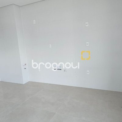 Apartamento com 113m², 3 quartos (sendo 3 suítes), 2 garagens, no bairro Kobrasol em São José