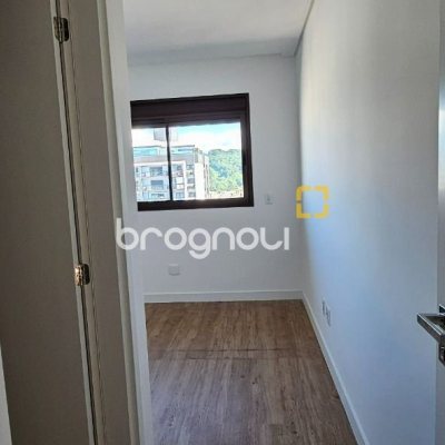 Apartamento com 113m², 3 quartos (sendo 3 suítes), 2 garagens, no bairro Kobrasol em São José