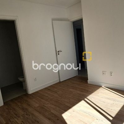 Apartamento com 113m², 3 quartos (sendo 3 suítes), 2 garagens, no bairro Kobrasol em São José