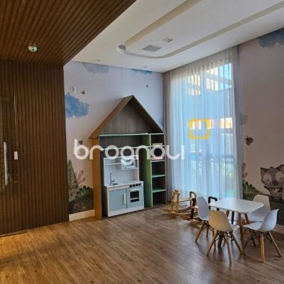 Apartamento com 113m², 3 quartos (sendo 3 suítes), 2 garagens, no bairro Kobrasol em São José