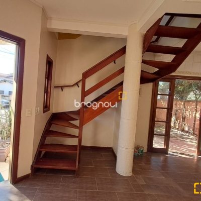 Casa com 74m², 2 quartos (sendo 1 suíte), 3 garagens, no bairro Ingleses em Florianópolis