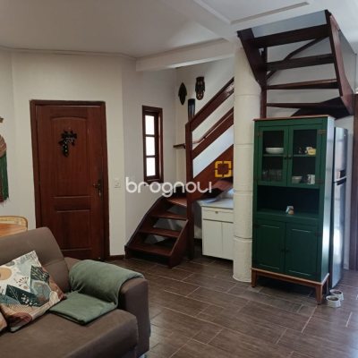 Casa com 74m², 2 quartos (sendo 1 suíte), 3 garagens, no bairro Ingleses em Florianópolis