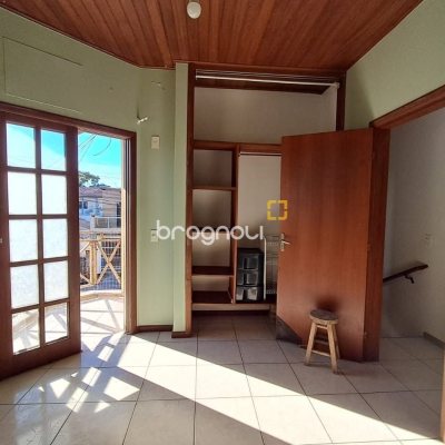 Casa com 74m², 2 quartos (sendo 1 suíte), 3 garagens, no bairro Ingleses em Florianópolis