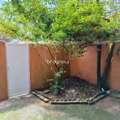 Casa com 74m², 2 quartos (sendo 1 suíte), 3 garagens, no bairro Ingleses em Florianópolis