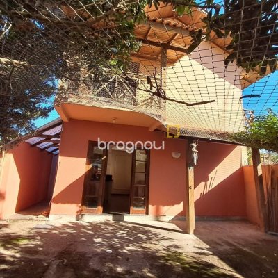 Casa com 74m², 2 quartos (sendo 1 suíte), 3 garagens, no bairro Ingleses em Florianópolis