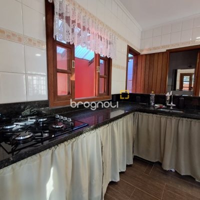 Casa com 74m², 2 quartos (sendo 1 suíte), 3 garagens, no bairro Ingleses em Florianópolis