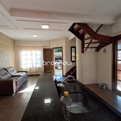 Casa com 74m², 2 quartos (sendo 1 suíte), 3 garagens, no bairro Ingleses em Florianópolis