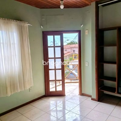 Casa com 74m², 2 quartos (sendo 1 suíte), 3 garagens, no bairro Ingleses em Florianópolis
