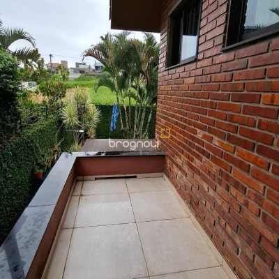 Casa com 200m², 3 quartos (sendo 1 suíte), 2 garagens, no bairro Pedra Branca em Palhoça
