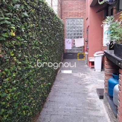 Casa com 200m², 3 quartos (sendo 1 suíte), 2 garagens, no bairro Pedra Branca em Palhoça