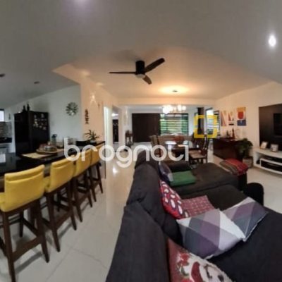 Casa com 200m², 3 quartos (sendo 1 suíte), 2 garagens, no bairro Pedra Branca em Palhoça
