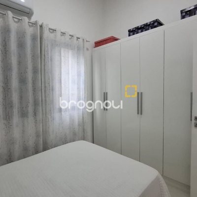 Casa com 200m², 3 quartos (sendo 1 suíte), 2 garagens, no bairro Pedra Branca em Palhoça