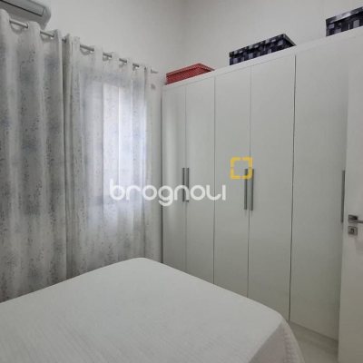 Casa com 200m², 3 quartos (sendo 1 suíte), 2 garagens, no bairro Pedra Branca em Palhoça
