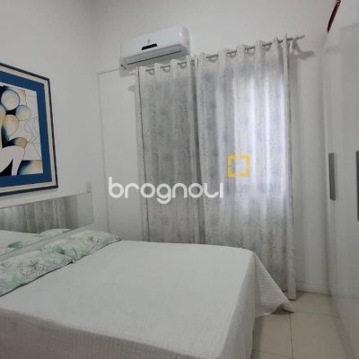 Casa com 200m², 3 quartos (sendo 1 suíte), 2 garagens, no bairro Pedra Branca em Palhoça
