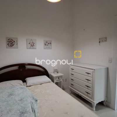 Casa com 200m², 3 quartos (sendo 1 suíte), 2 garagens, no bairro Pedra Branca em Palhoça