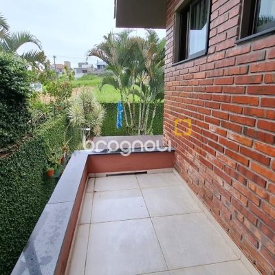 Casa com 200m², 3 quartos (sendo 1 suíte), 2 garagens, no bairro Pedra Branca em Palhoça