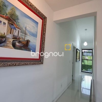 Casa com 200m², 3 quartos (sendo 1 suíte), 2 garagens, no bairro Pedra Branca em Palhoça