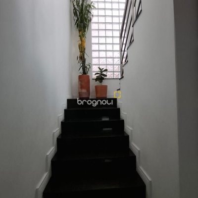 Casa com 200m², 3 quartos (sendo 1 suíte), 2 garagens, no bairro Pedra Branca em Palhoça