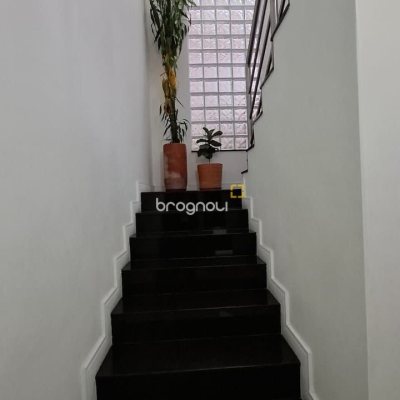Casa com 200m², 3 quartos (sendo 1 suíte), 2 garagens, no bairro Pedra Branca em Palhoça