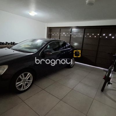 Casa com 200m², 3 quartos (sendo 1 suíte), 2 garagens, no bairro Pedra Branca em Palhoça