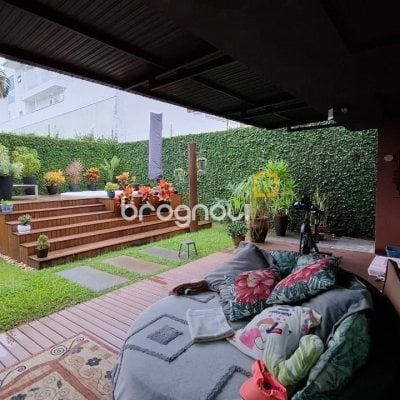 Casa com 200m², 3 quartos (sendo 1 suíte), 2 garagens, no bairro Pedra Branca em Palhoça