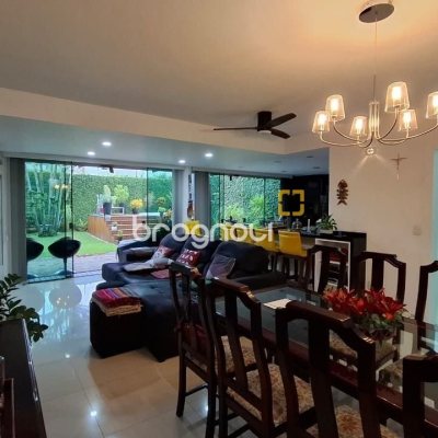 Casa com 200m², 3 quartos (sendo 1 suíte), 2 garagens, no bairro Pedra Branca em Palhoça