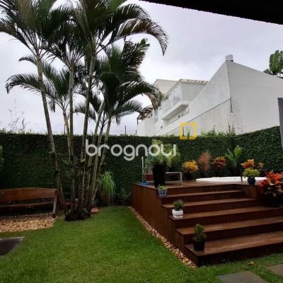 Casa com 200m², 3 quartos (sendo 1 suíte), 2 garagens, no bairro Pedra Branca em Palhoça