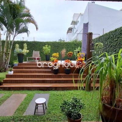 Casa com 200m², 3 quartos (sendo 1 suíte), 2 garagens, no bairro Pedra Branca em Palhoça