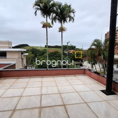 Casa com 200m², 3 quartos (sendo 1 suíte), 2 garagens, no bairro Pedra Branca em Palhoça