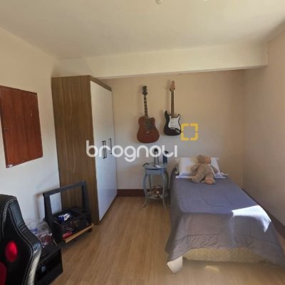 Casa com 236m², 3 quartos (sendo 1 suíte), 2 garagens, no bairro Coqueiros em Florianópolis