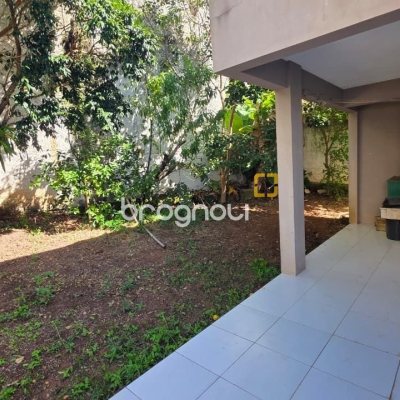 Casa com 236m², 3 quartos (sendo 1 suíte), 2 garagens, no bairro Coqueiros em Florianópolis