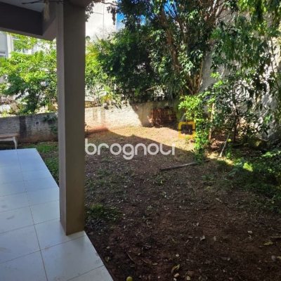 Casa com 236m², 3 quartos (sendo 1 suíte), 2 garagens, no bairro Coqueiros em Florianópolis