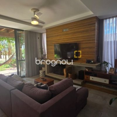 Casa com 236m², 3 quartos (sendo 1 suíte), 2 garagens, no bairro Coqueiros em Florianópolis