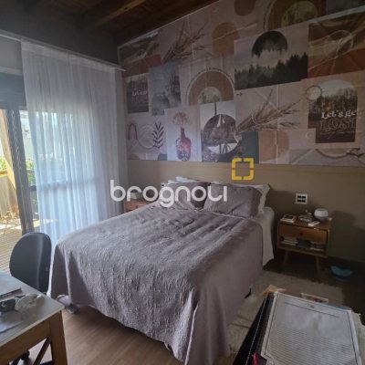 Casa com 236m², 3 quartos (sendo 1 suíte), 2 garagens, no bairro Coqueiros em Florianópolis