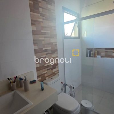 Casa com 236m², 3 quartos (sendo 1 suíte), 2 garagens, no bairro Coqueiros em Florianópolis