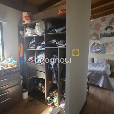 Casa com 236m², 3 quartos (sendo 1 suíte), 2 garagens, no bairro Coqueiros em Florianópolis