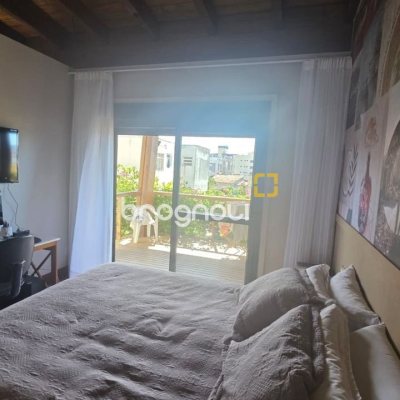Casa com 236m², 3 quartos (sendo 1 suíte), 2 garagens, no bairro Coqueiros em Florianópolis
